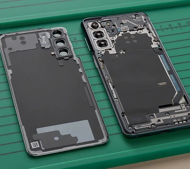 iPhone repair technician — diagnosing a phone that won't turn on at Electronics Garden Repair